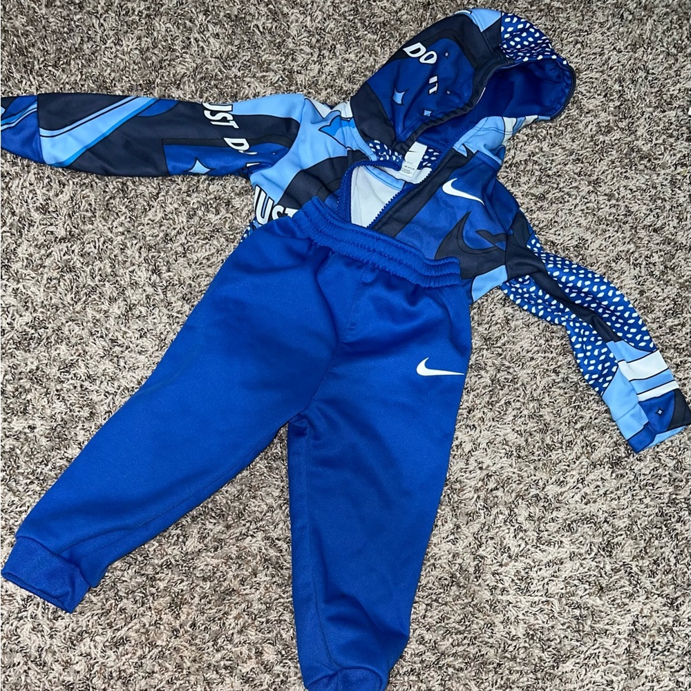 Boys Nike Jogging Suit